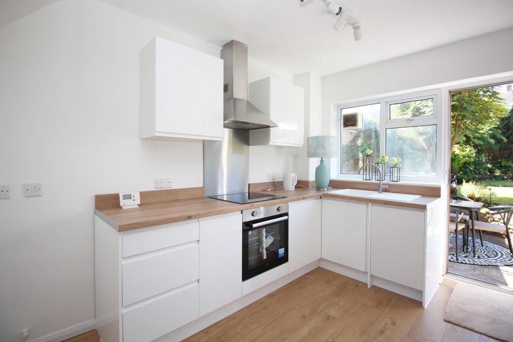 Wellington Road, Stevenage 3 bed terraced house for sale £375,000