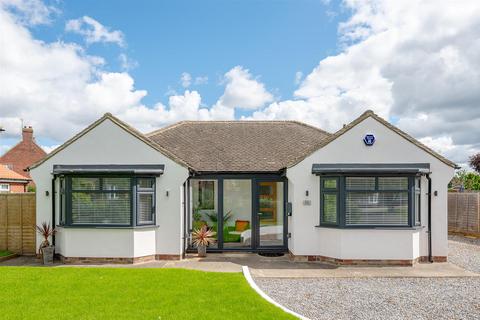 2 bedroom detached bungalow for sale - Millfield Lane, Nether Poppleton, York, YO26 6HR