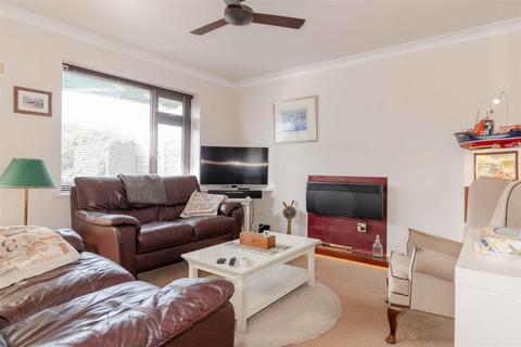 45 Brook Way, Lancing, BN15 8DQ