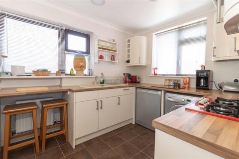 45 Brook Way, Lancing, BN15 8DQ