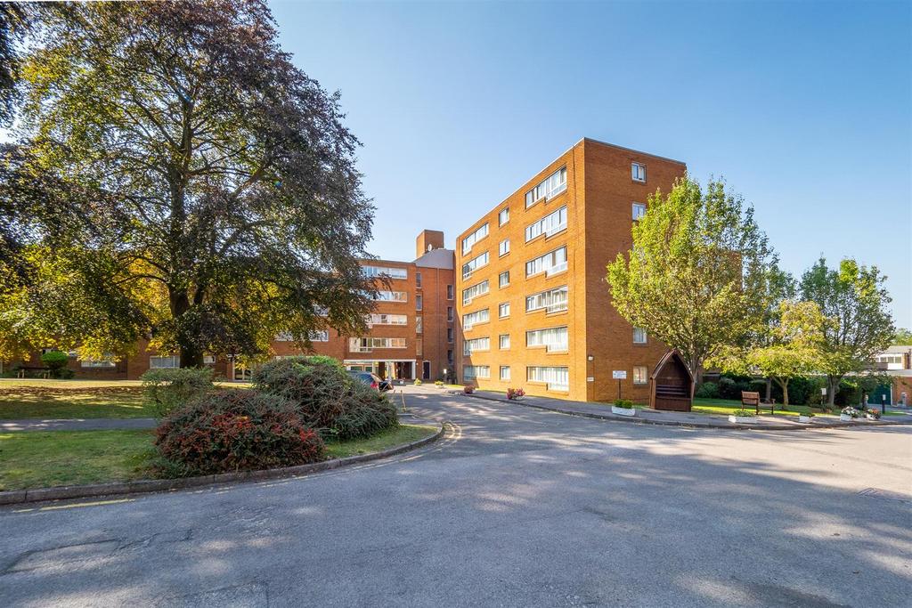 Homefield Park, Sutton 2 bed apartment for sale £325,000