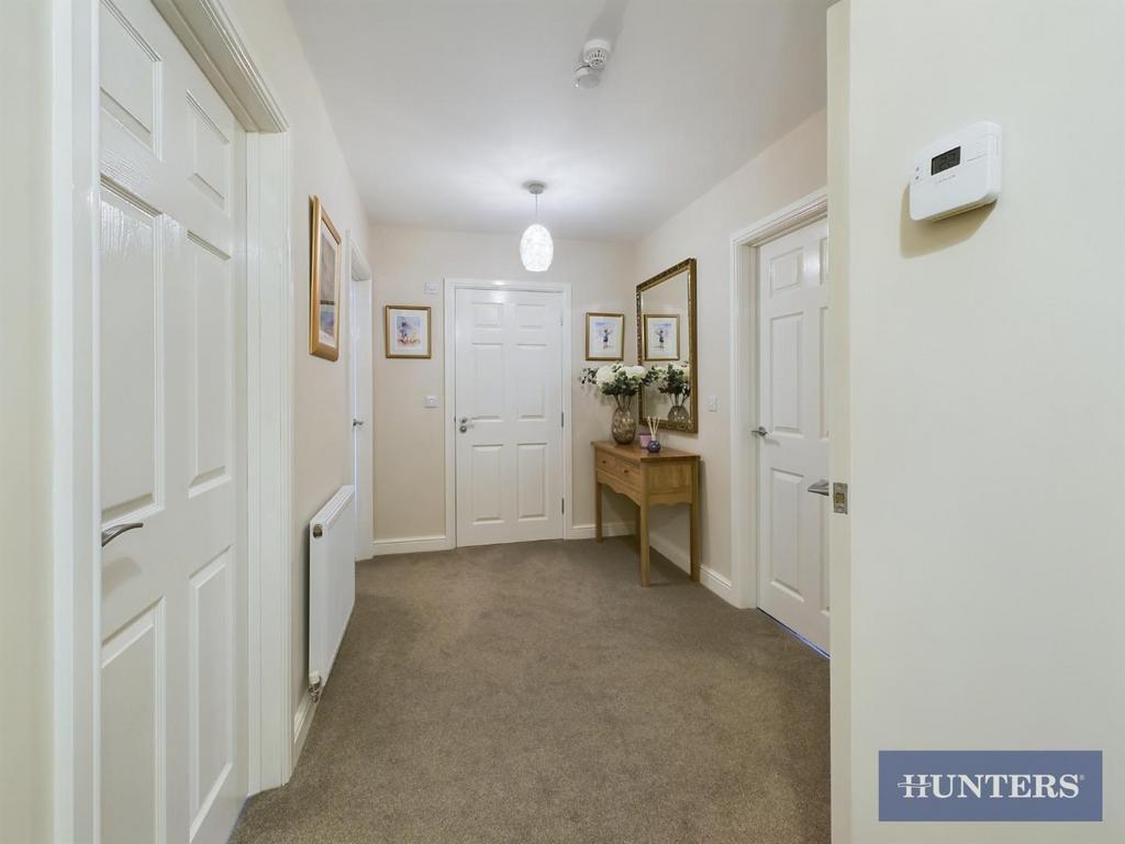 Hallway 1.jpg