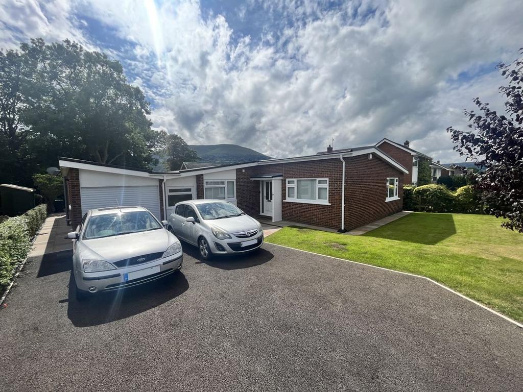 Knoll Road, Abergavenny, NP7 4 bed detached bungalow for sale £675,000