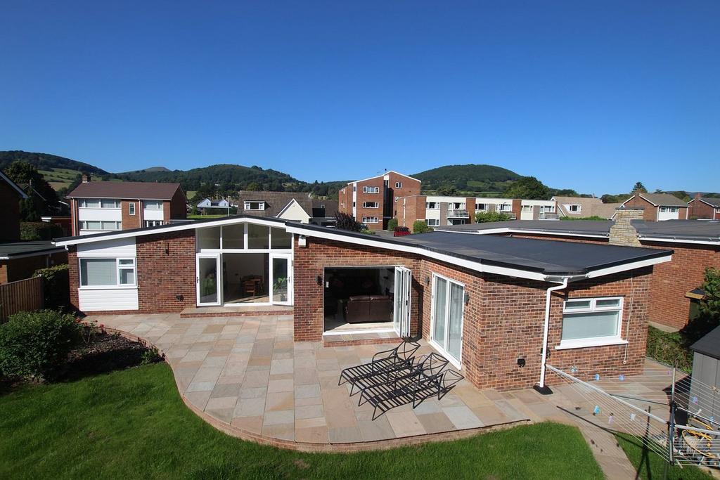 Knoll Road, Abergavenny, NP7 4 bed detached bungalow £650,000