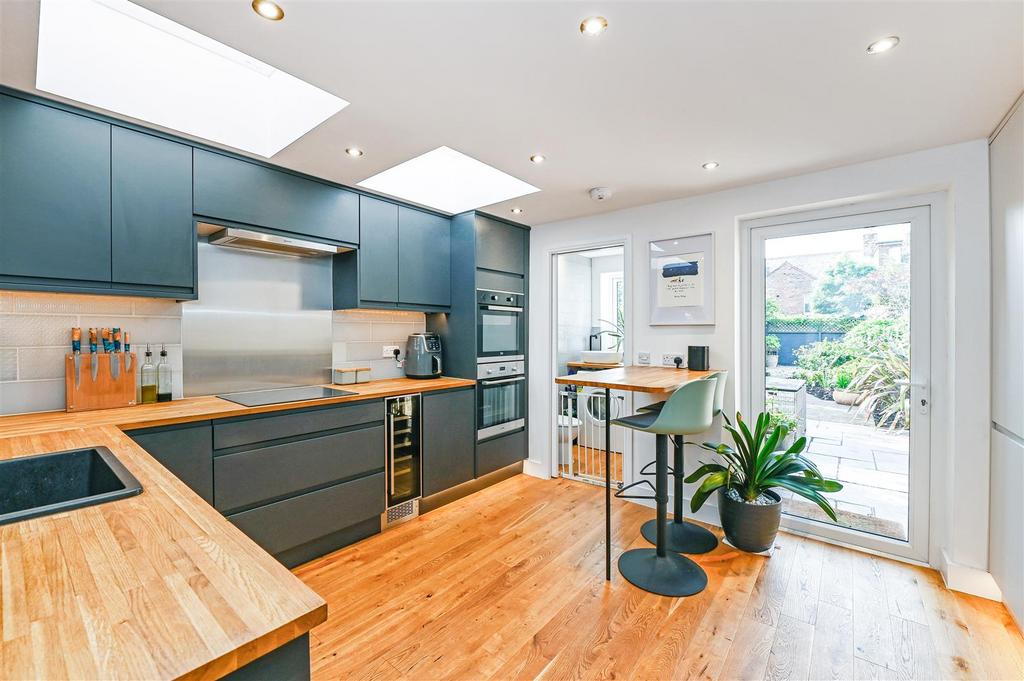 Cambrai Avenue, Chichester 2 bed terraced house for sale £375,950