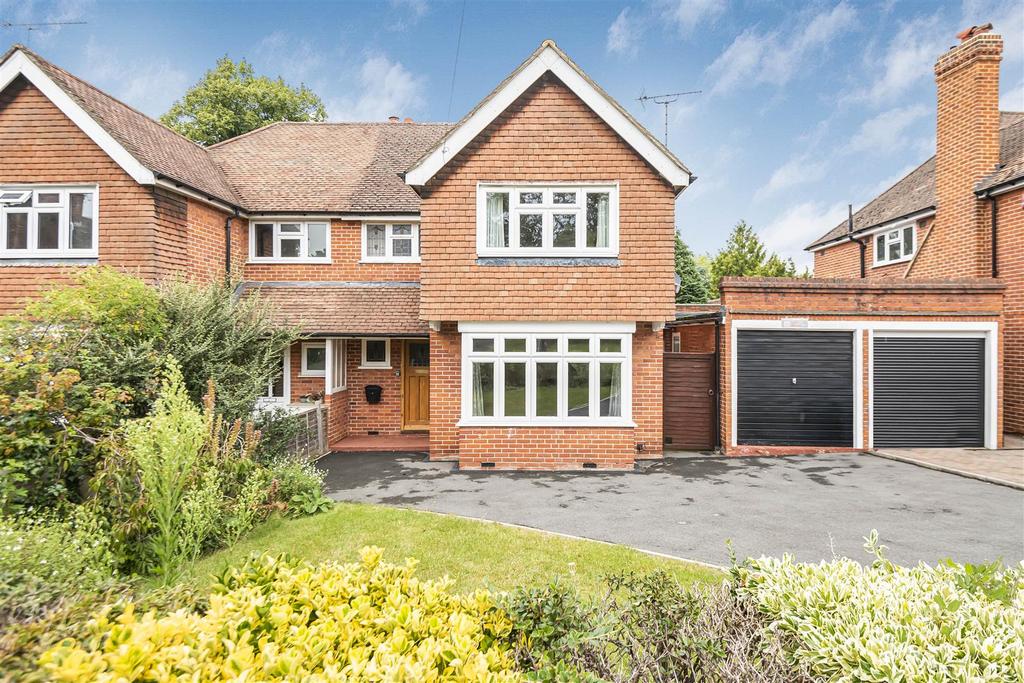 Avebury Square, Reading 3 bed semidetached house for sale £575,000