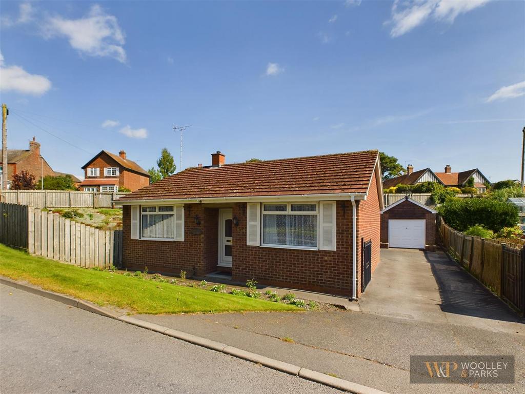 Windmill Hill, Driffield 2 bed detached bungalow for sale £215,000