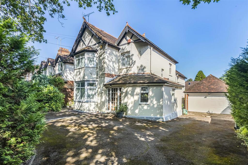 Oak Tree Road, Tilehurst, Reading 4 bed detached house for sale £675,000
