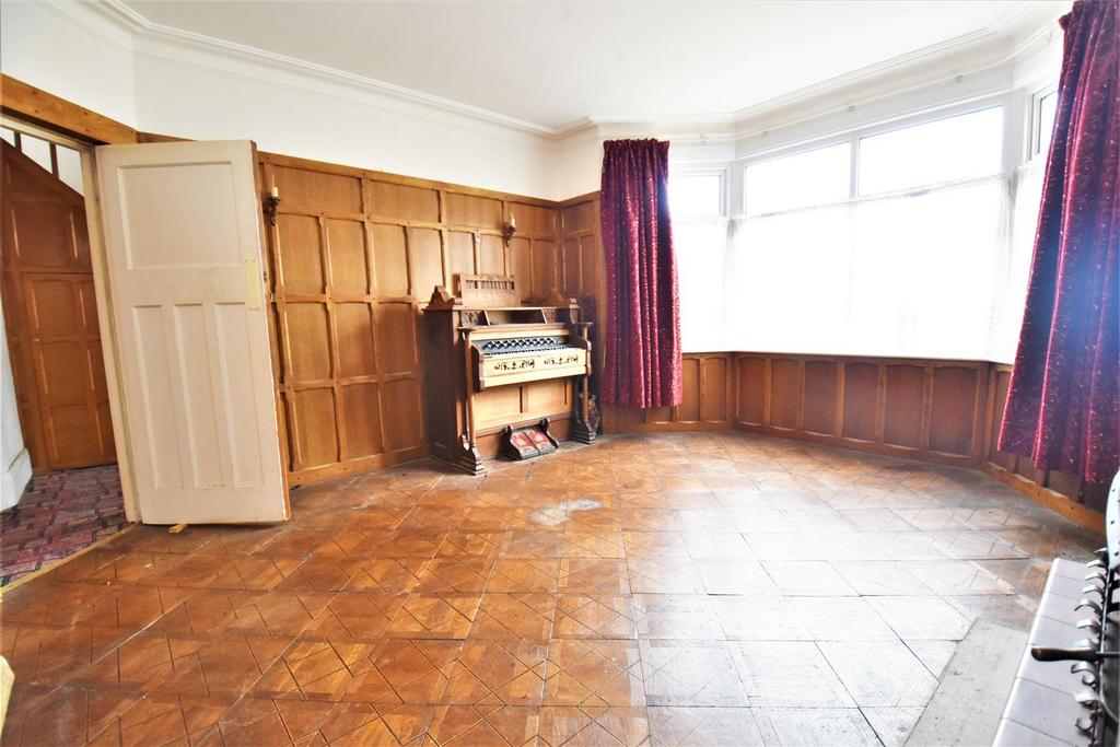Eastbury Avenue, Rochford 6 bed detached house for sale £575,000