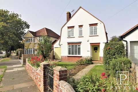3 bedroom detached house for sale, Greenway, Frinton-On-Sea