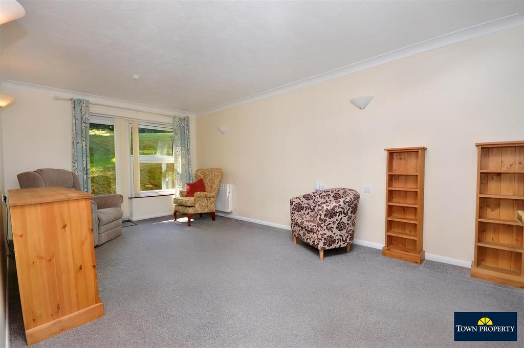 Fairfield Road, Eastbourne 1 bed retirement property £145,000