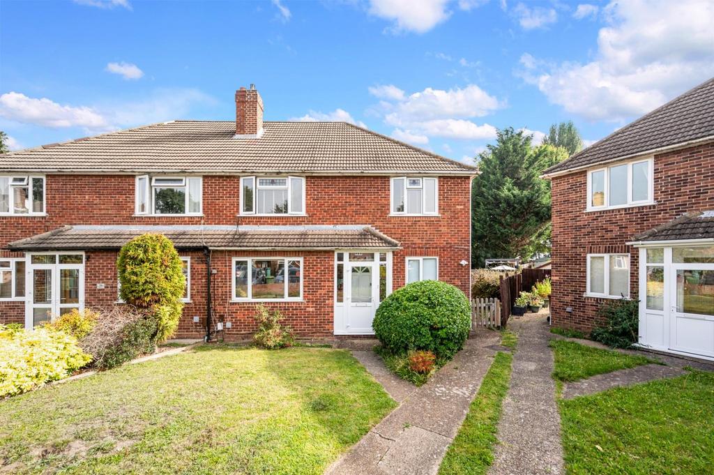 Wolsey Close, Worcester Park 2 bed for sale £365,000