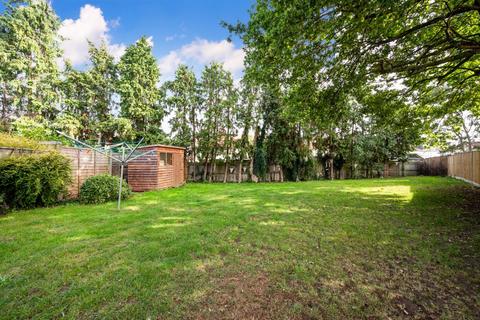 32 Wolsey Close, Worcester Park, KT4 7EF