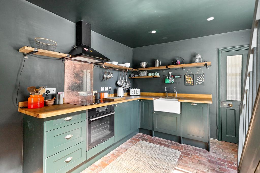 Horn Street, Hythe, CT21 2 bed end of terrace house for sale £270,000