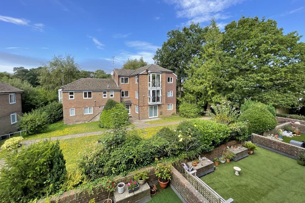 Hassocks Lodge, Keymer Road, Hassocks, West Sussex, BN6 8AT. 2 bed flat