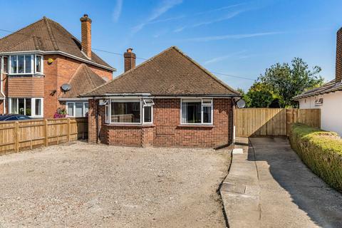 2 bedroom detached bungalow for sale - Hedley Road, Flackwell Heath, HP10