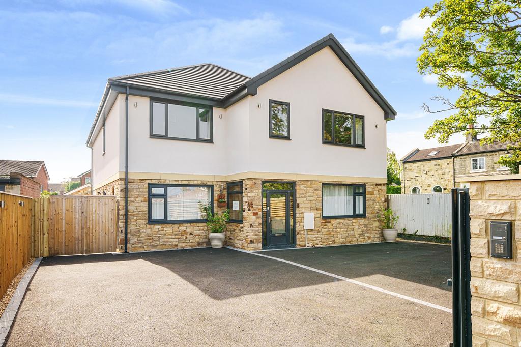 Wetherby Road, Harrogate, HG2 5 bed detached house for sale £795,000