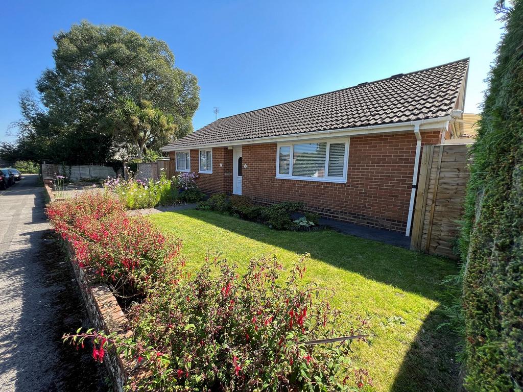 Queens Grove, Ashley, New Milton, Hampshire. BH25 5DA 3 bed detached