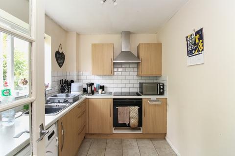 1 bedroom flat for sale, Chetwood Road, Crawley, West Sussex. RH11 8GD