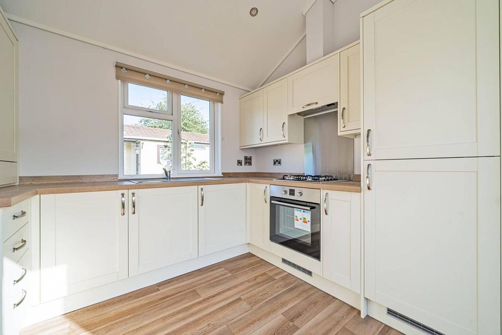 Dagley Lane, Shalford, Guildford, GU4 1 bed house for sale £182,500