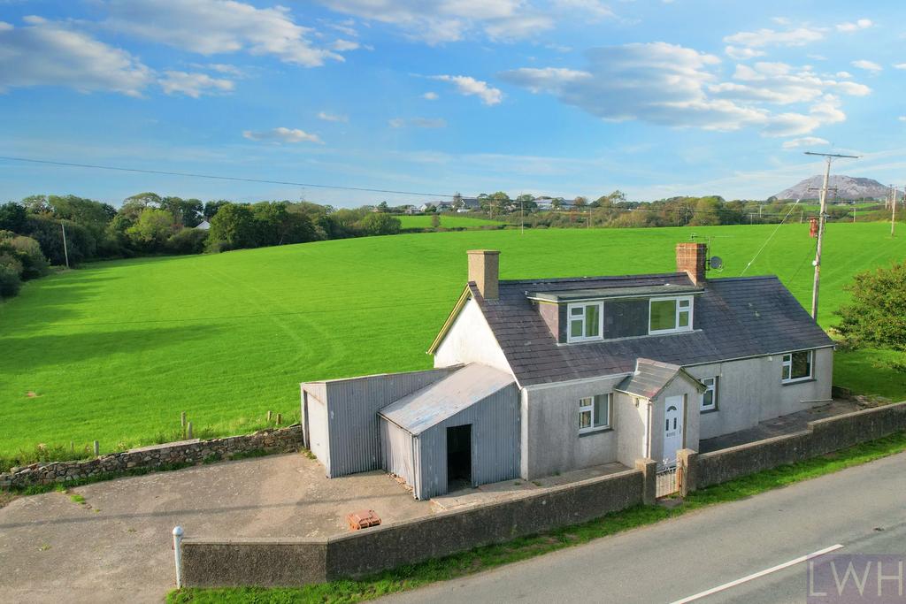 Caer Llo, Botwnnog 3 bed detached house for sale £188,000