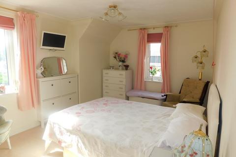 2 bedroom retirement property for sale, Beaulieu Road, Dibden Purlieu SO45