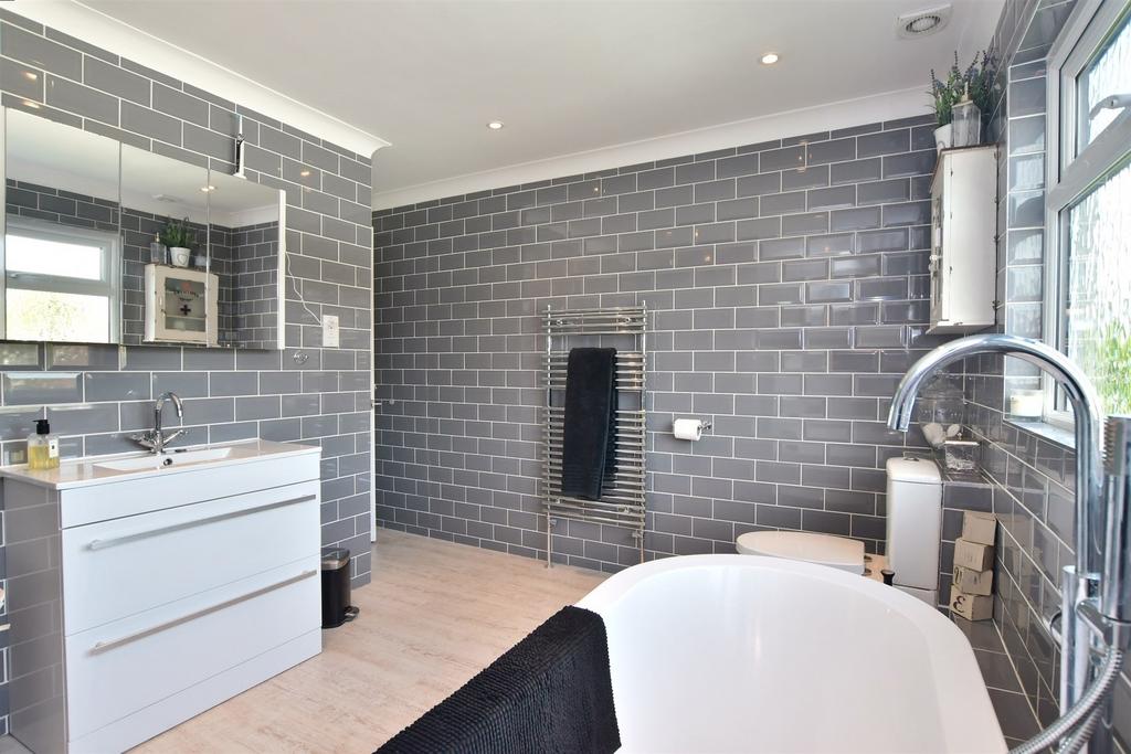 En-Suite Bathroom
