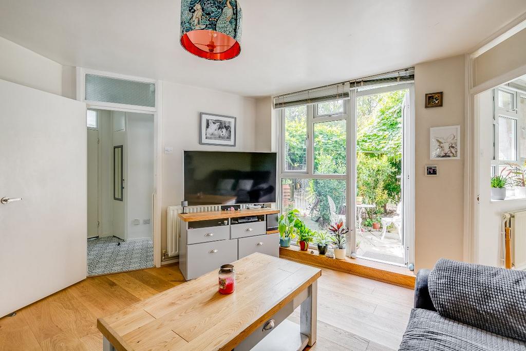 Royal Road, Teddington 1 bed flat for sale £325,000