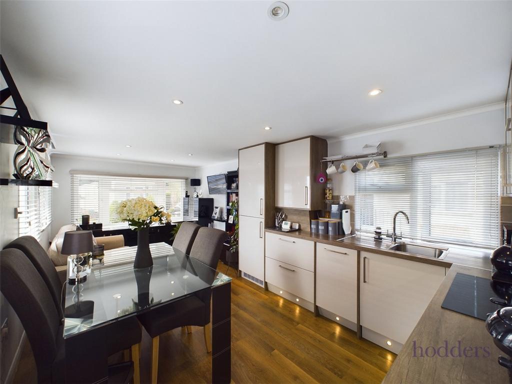 Kay Avenue, Meadowlands, Addlestone, Surrey, KT15 2 bed park home for
