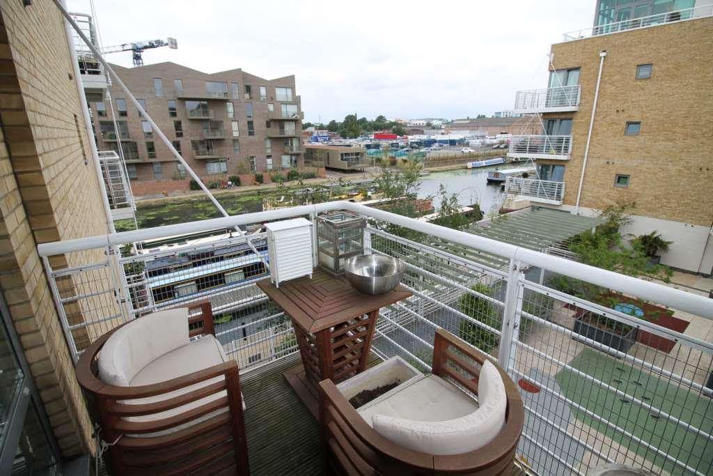 Adams Quarter, Tallow Road, Brentford TW8 1 bed apartment for sale £