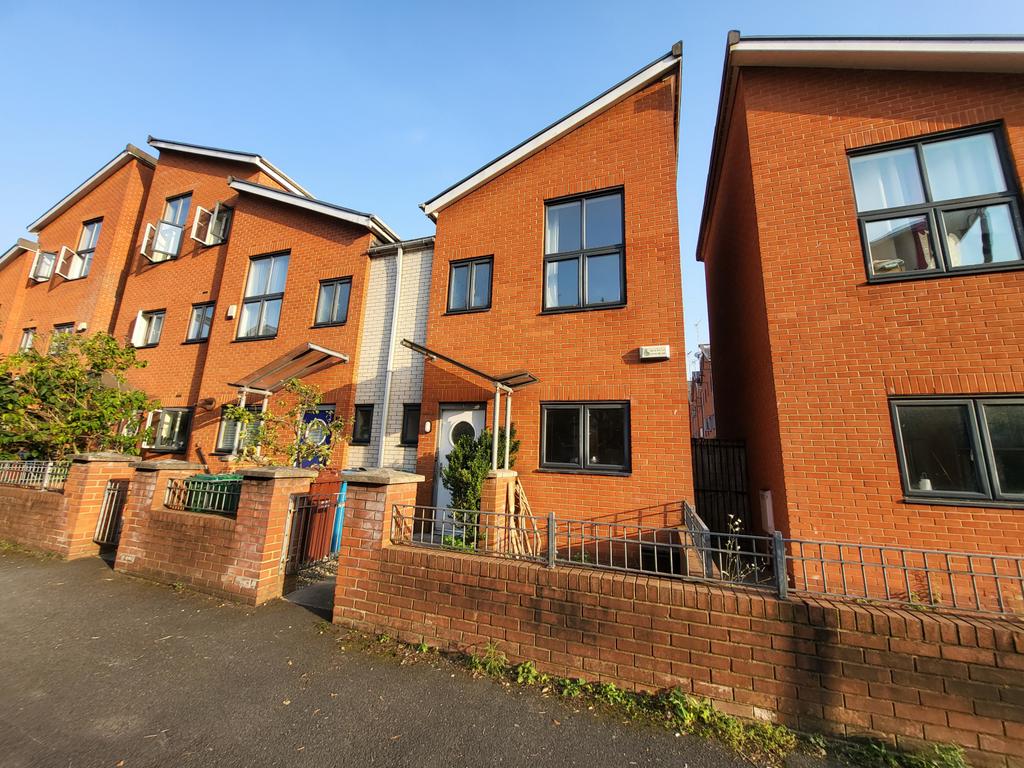 3 Bedroom Terraced for Rent