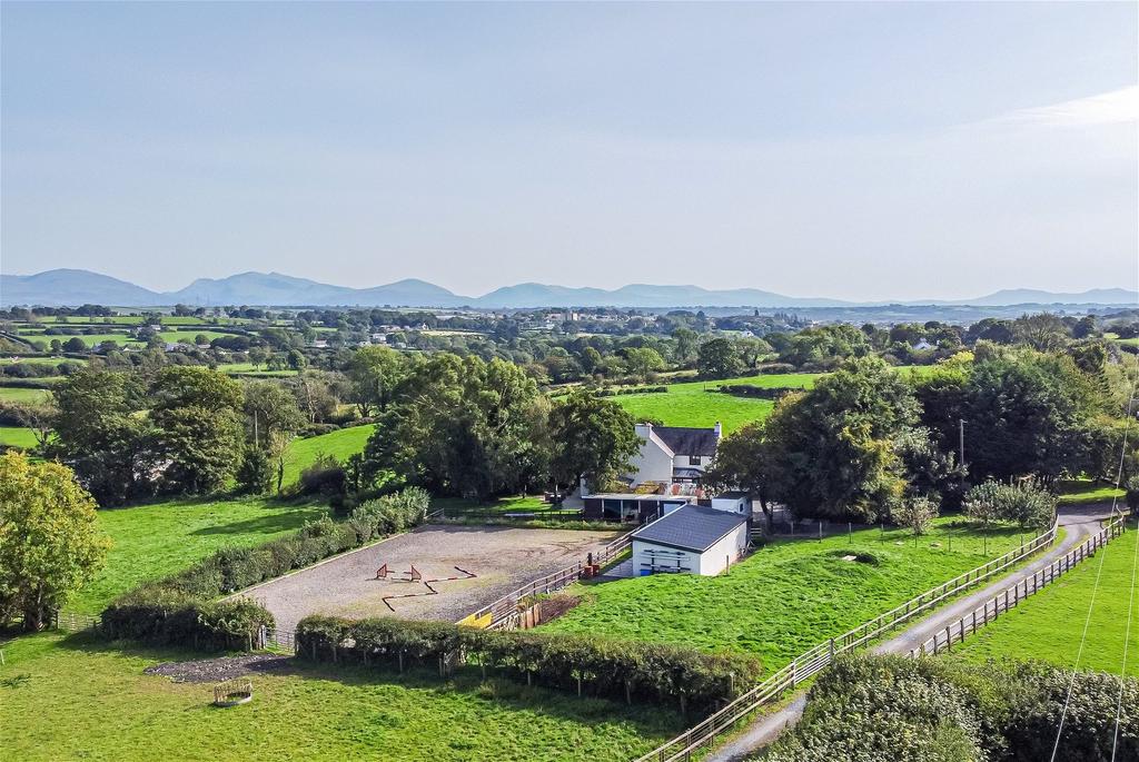 Rhosmeirch, Llangefni, LL77 7NZ 4 bed equestrian property for sale £