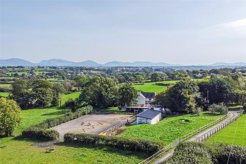 4 bedroom equestrian property for sale - Rhosmeirch, Llangefni, LL77 7NZ