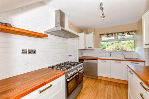 7 Ashden Walk, Tonbridge, TN10 3RJ