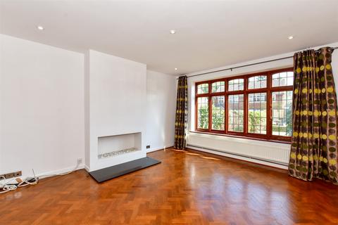 7 Ashden Walk, Tonbridge, TN10 3RJ