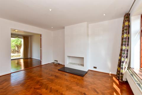 7 Ashden Walk, Tonbridge, TN10 3RJ