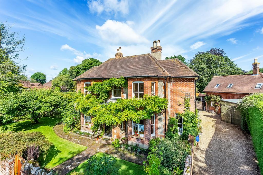 The Green, Pirbright, Surrey, GU24 0JE 6 bed village house for sale £