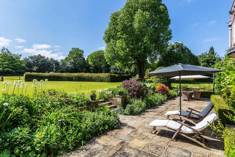 undefined, Bowlhead Green, Godalming, Surrey, GU8.