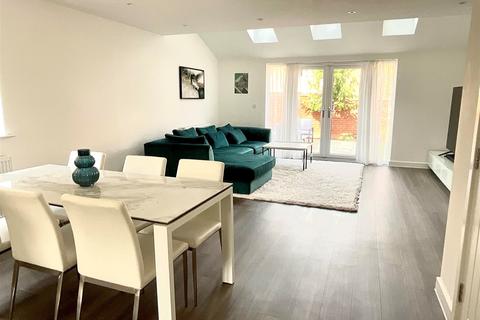 14 Chilvers Way, Northfleet, Gravesend, DA11 8GE