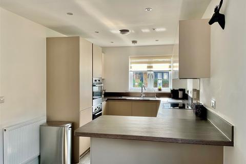 14 Chilvers Way, Northfleet, Gravesend, DA11 8GE