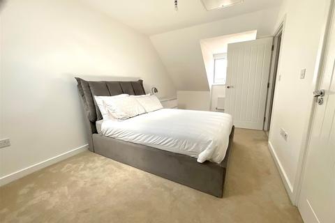 14 Chilvers Way, Northfleet, Gravesend, DA11 8GE