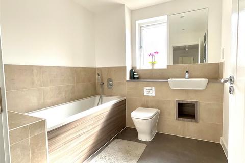 14 Chilvers Way, Northfleet, Gravesend, DA11 8GE