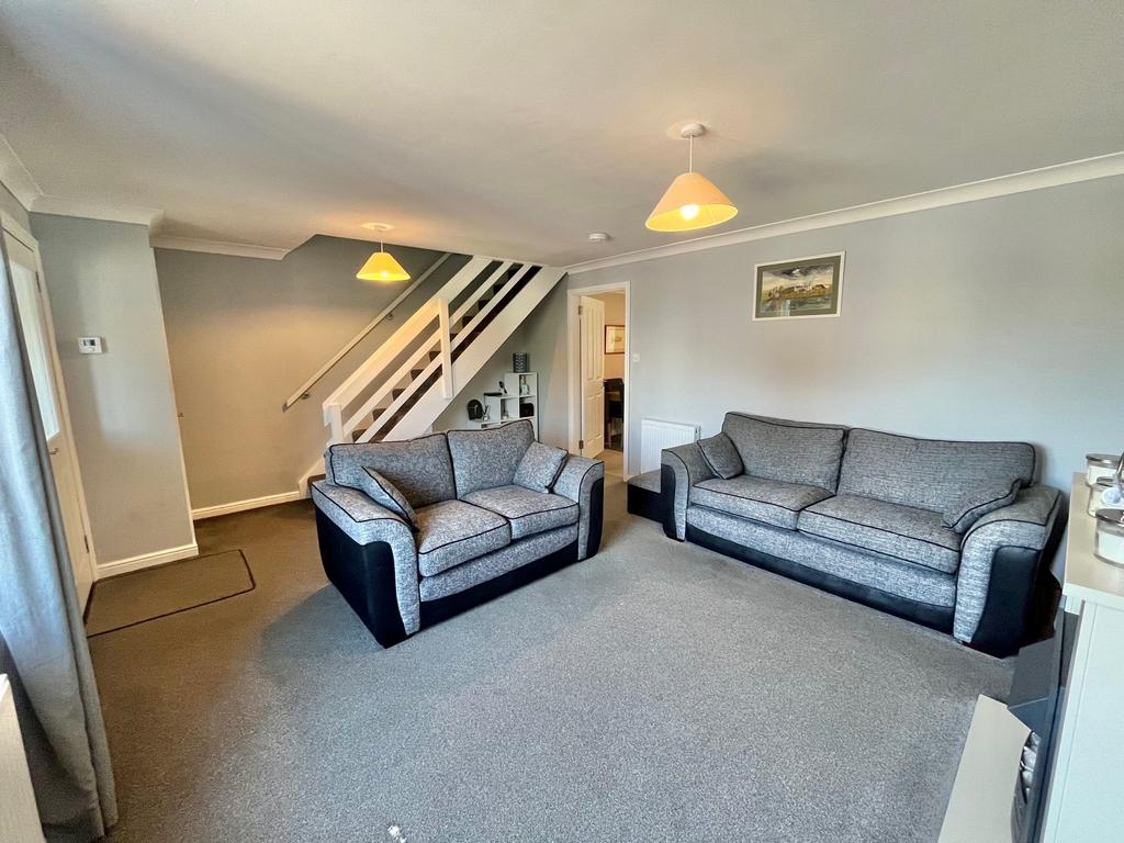 3 Woodley Court, Cargenbridge... 4 bed semidetached house £160,000