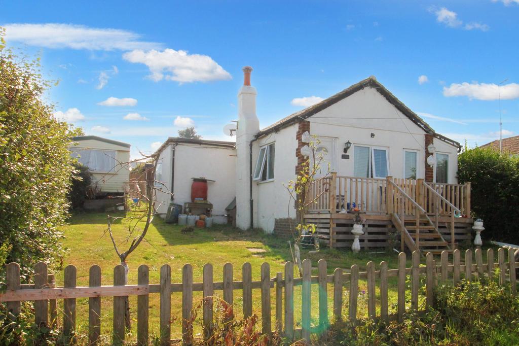 Surf Crescent, Eastchurch ME12 2 bed detached bungalow for sale £250,000