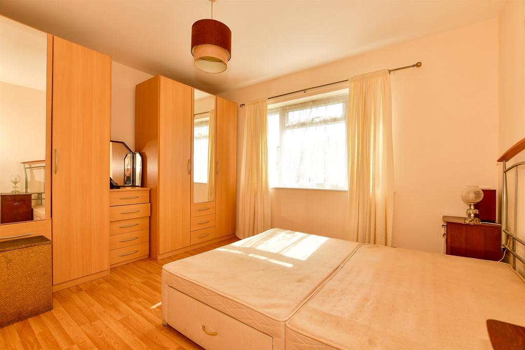 Harvey Road, Willesborough, Ashford, Kent 2 bed detached bungalow for