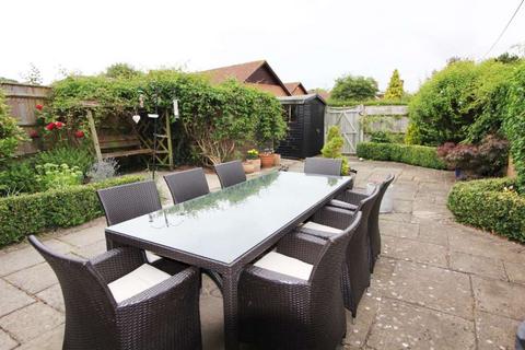 4 bedroom semi-detached house to rent, Ashampstead, Berkshire