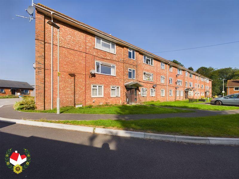 School Lane, Quedgeley, Gloucester 2 bed apartment £150,000