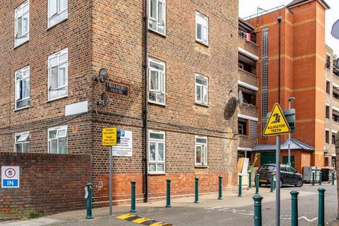 2 bedroom flat for sale, Fairmead House, Kingsmead Estate,, London