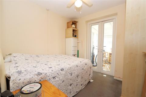 2 bedroom bungalow for sale - Naseby Close, Newport Pagnell, Buckinghamshire, MK16