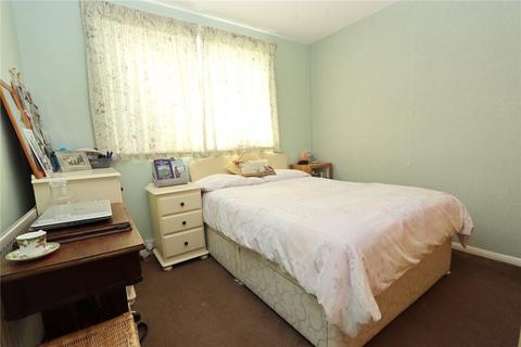 2 bedroom bungalow for sale - Naseby Close, Newport Pagnell, Buckinghamshire, MK16